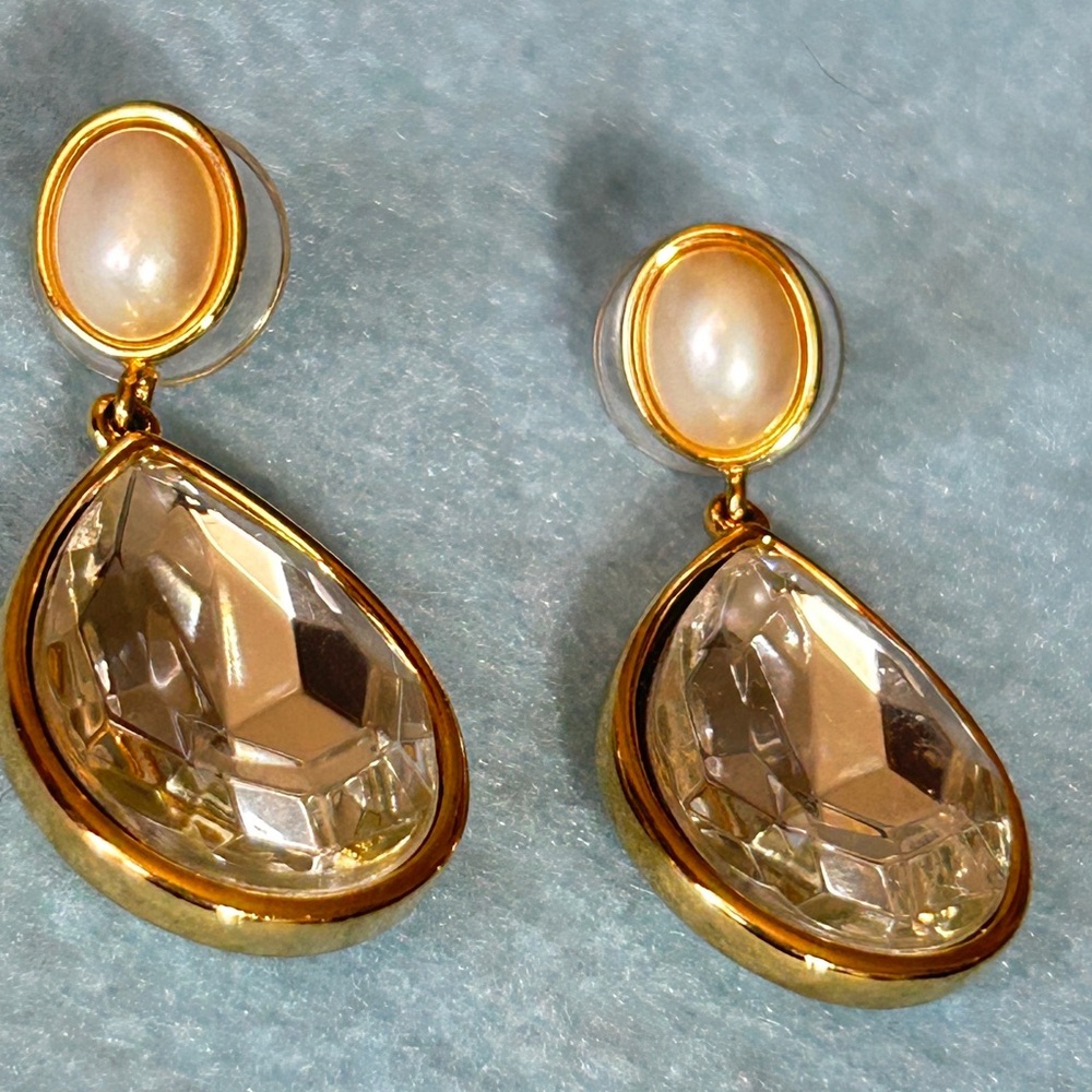 VTG Signed Trifari  Faux Pearl and Rhinestone Dangle Pierced Earrings - Picture 3 of 4